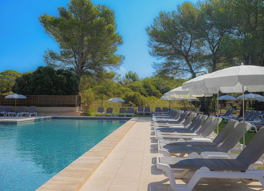Grand Prix Hotel 53/55