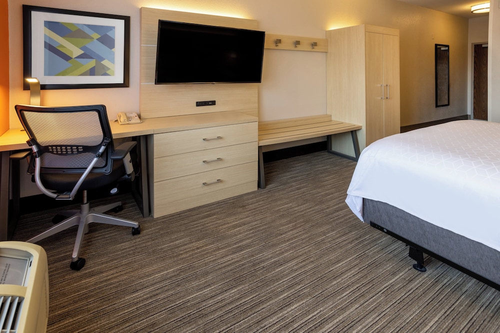 Holiday Inn Express Hotel And Suites Salisbury Delmar 61/68