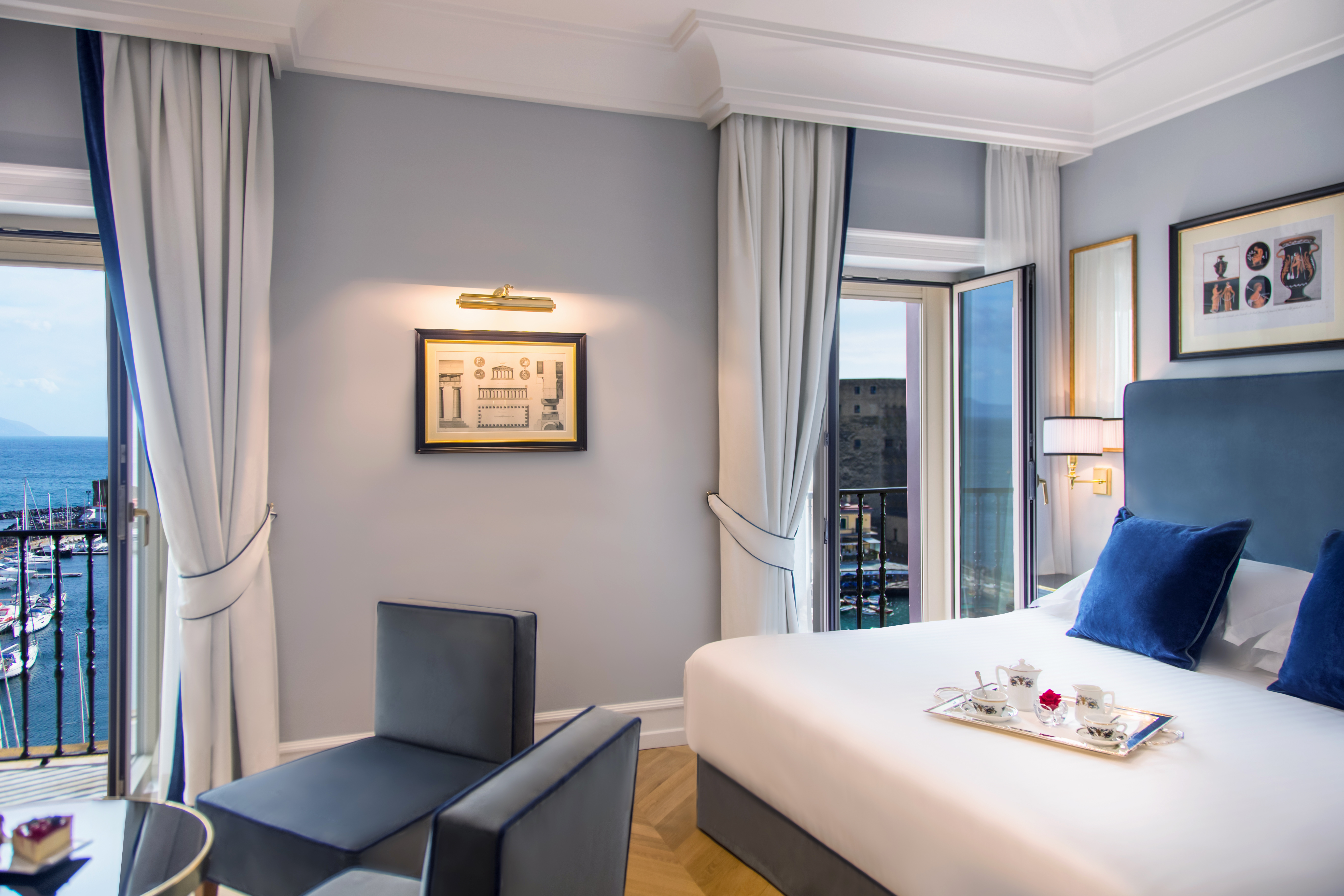 DELUXE, DOUBLE OR TWIN BED, SEA VIEW