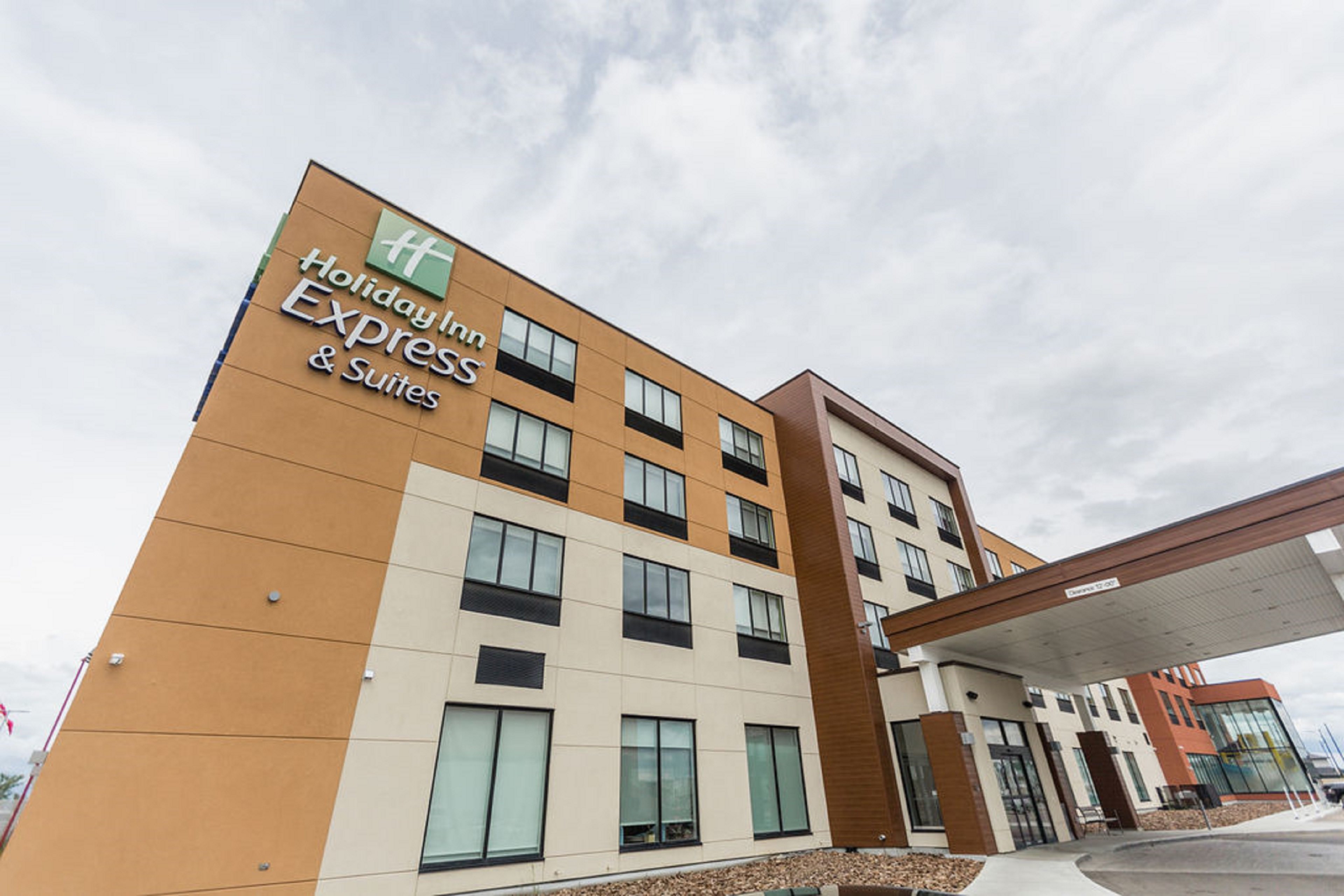 Holiday Inn Express Suites Edmonton N St Albert 6/72