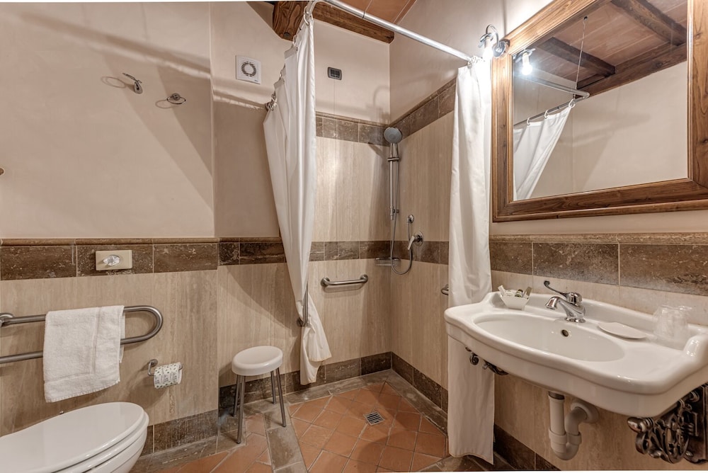LOCANDA POGGIOLEONE 70/71