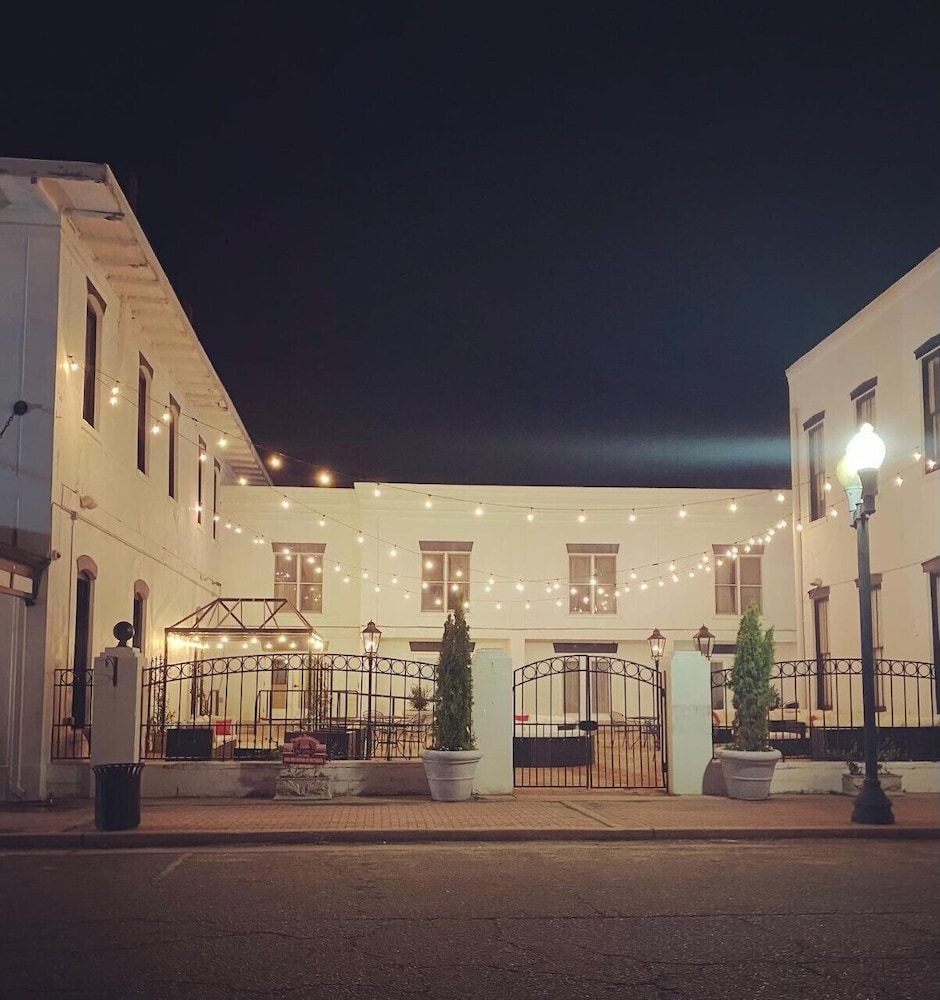 Greenville Inn Suites 3/67
