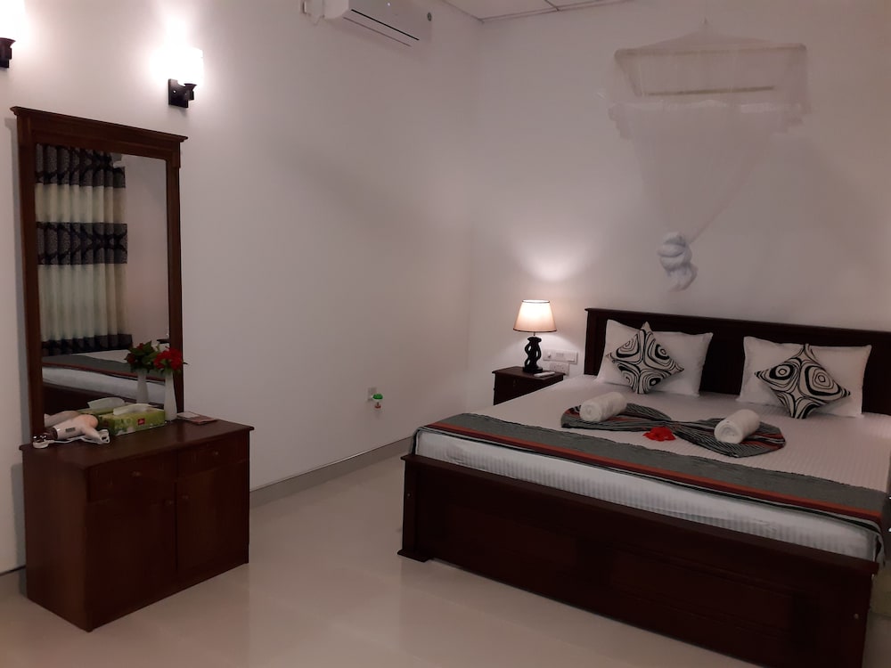 DELUXE, DOUBLE BED