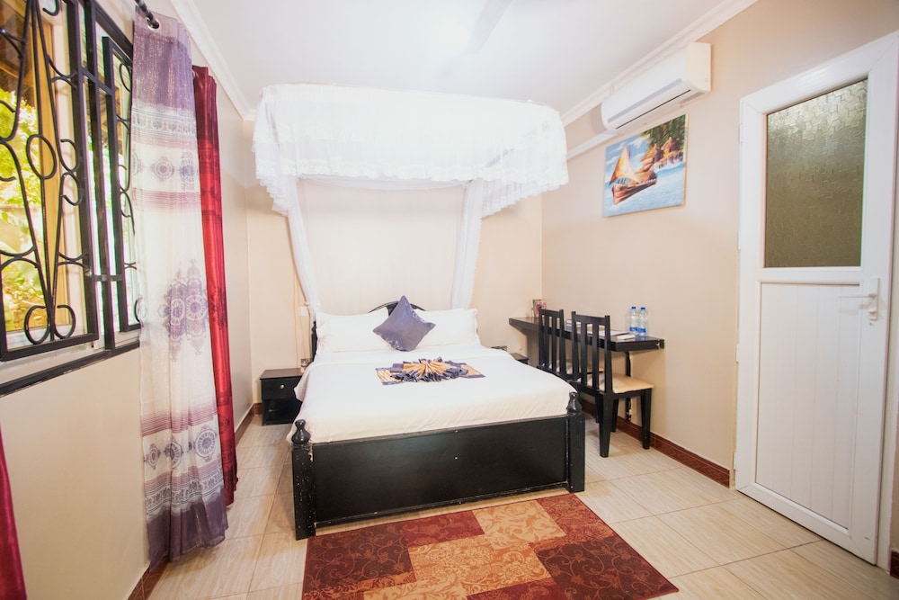 Perfect Home Two minutes to Kijiji Beach [VR] 15/50