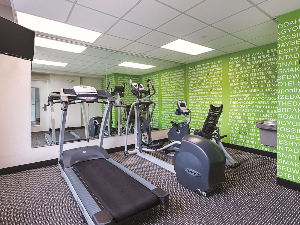 La Quinta Inn Suites Plantation Sw 6th Street 25/37