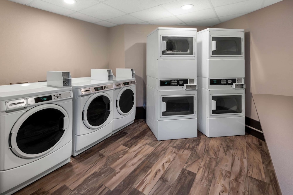 La Quinta Inn & Suites by Wyndham Fairbanks Airport 28/50