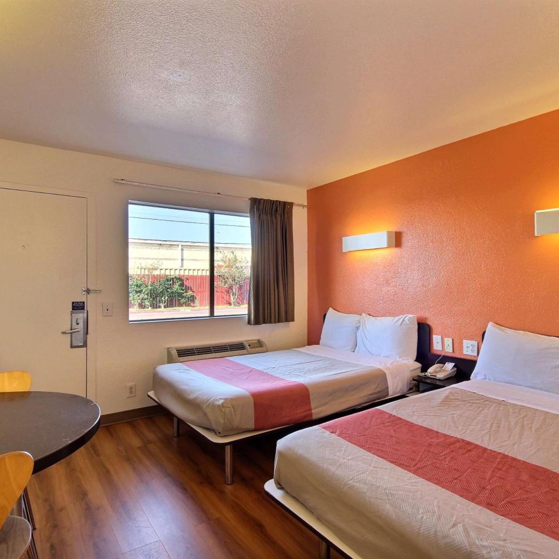 ROOM, QUADRUPLE
