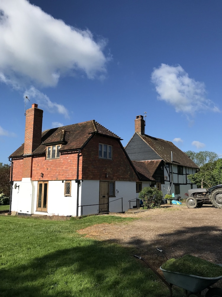 Dunsfold B&amp;B 43/44