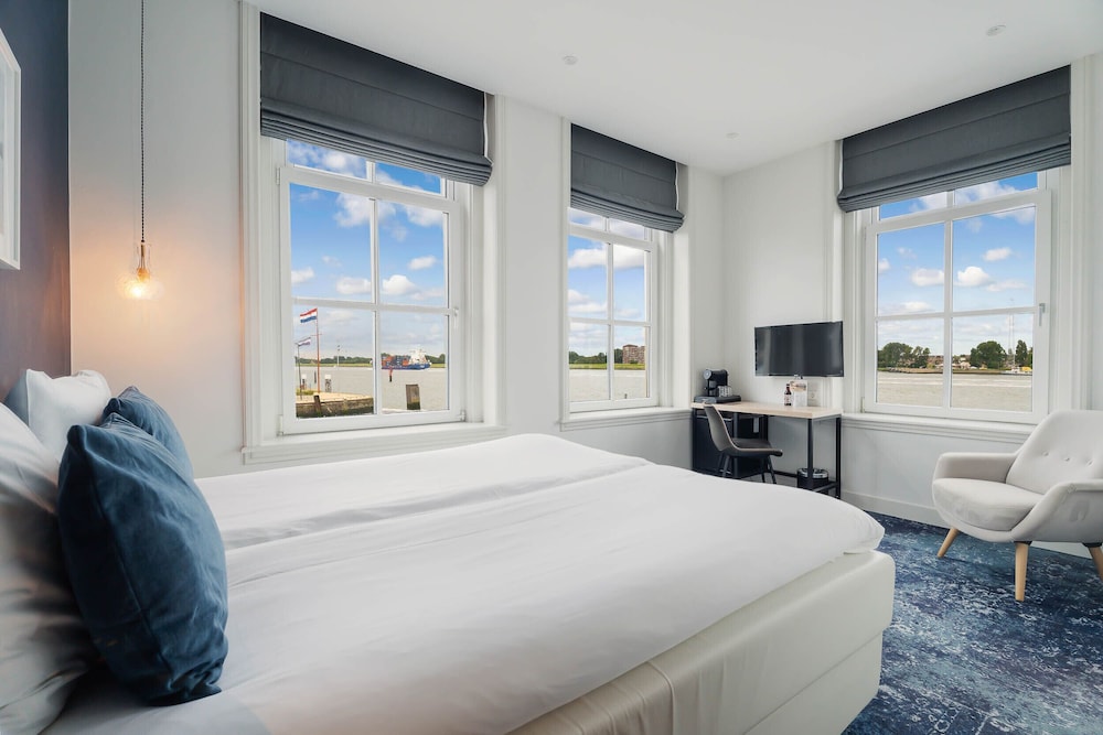 STANDARD, KING BED