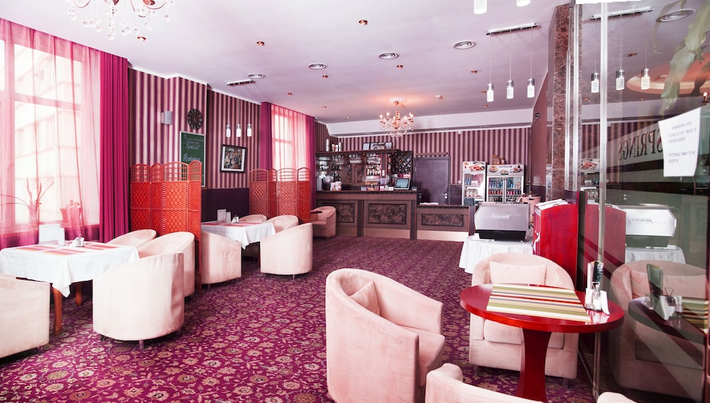 Springs Hotel 60/83