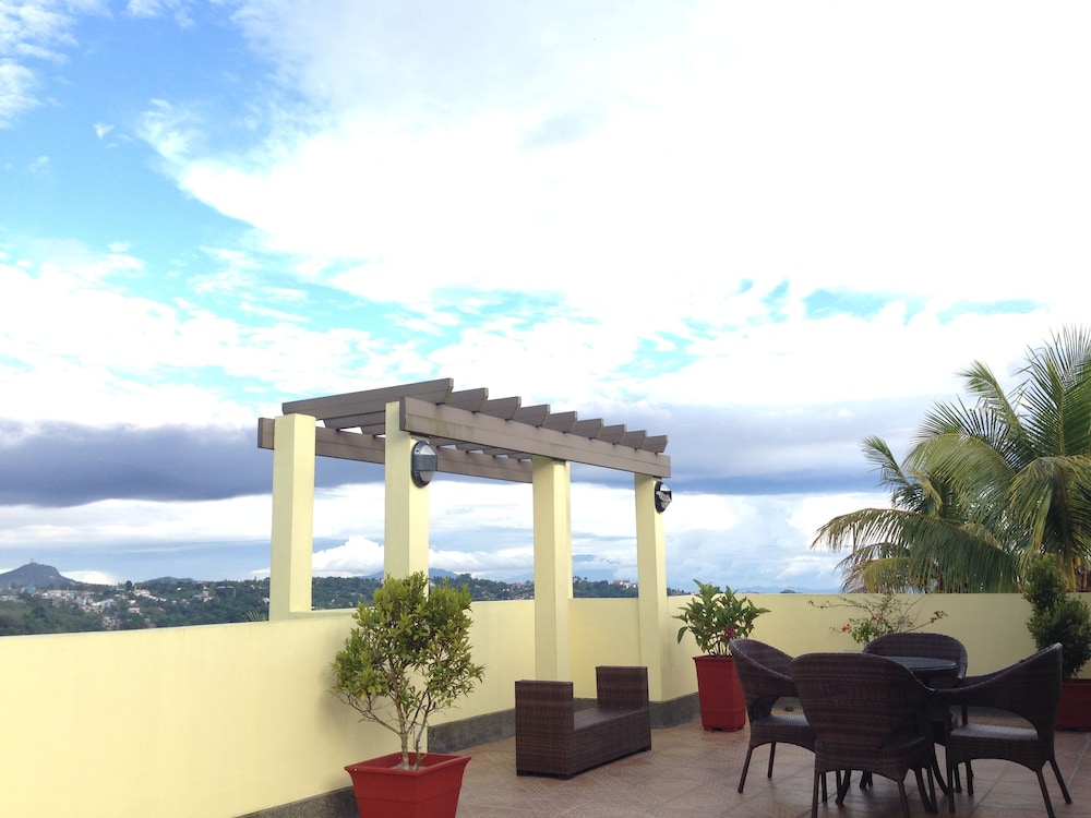 Lee Boutique Hotel 70/74