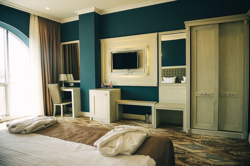Emerald Suite Hotel 15/37