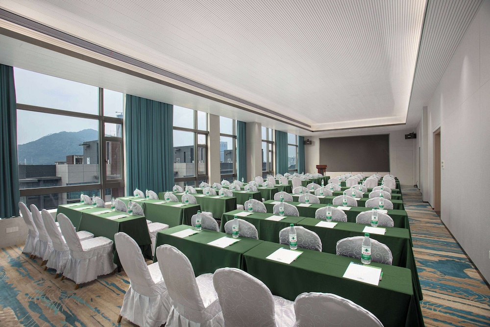Wingate by Wyndham Zhuhai Gongbei Port 32/34
