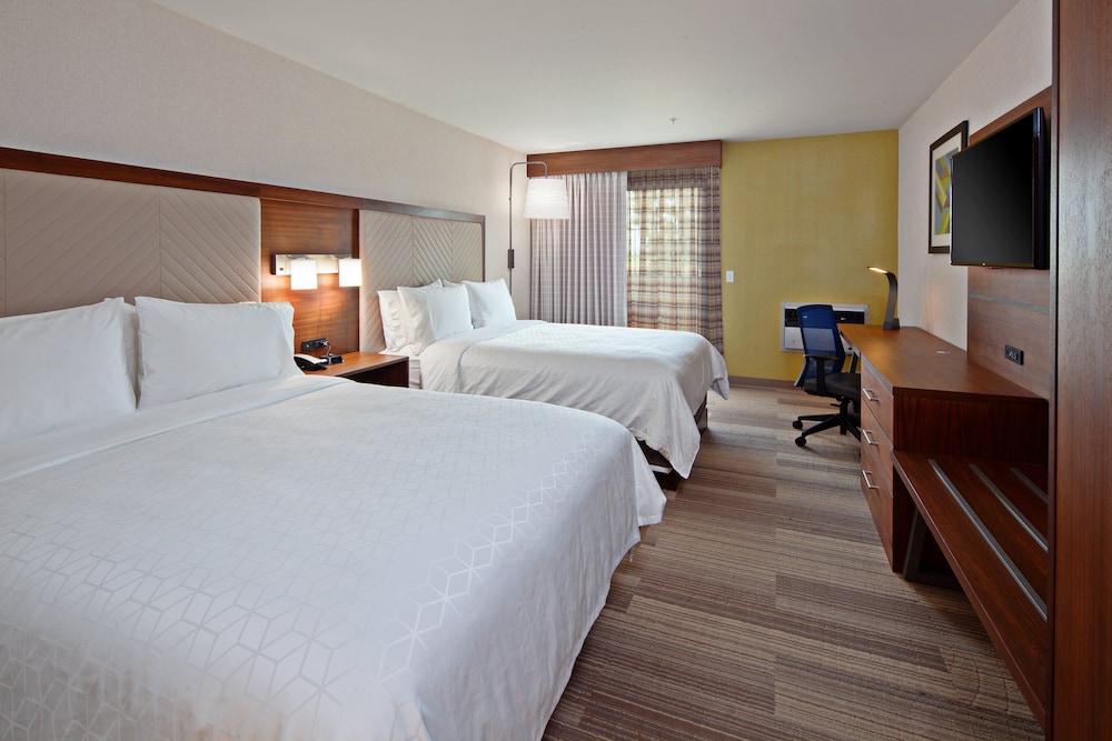 Holiday Inn Express Hotel Suites Ventura Harbor 16/69