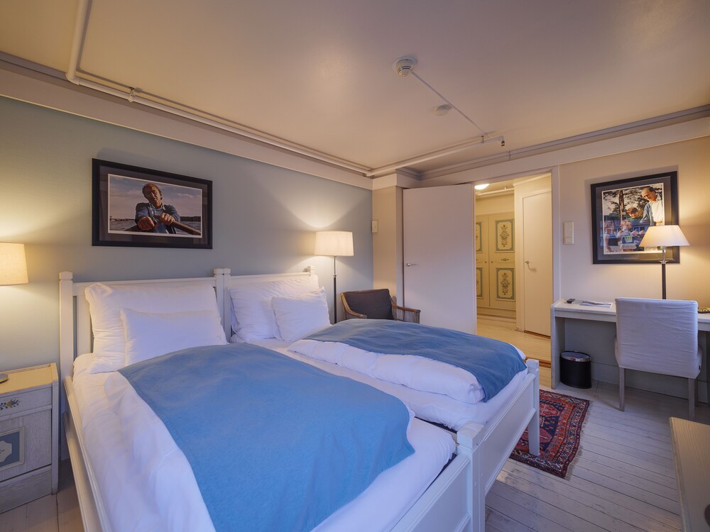 Strand Hotel Fevik 16/80