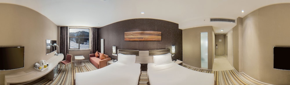 HOLIDAY INN EXPRESS CHANGBAISHAN 30/49