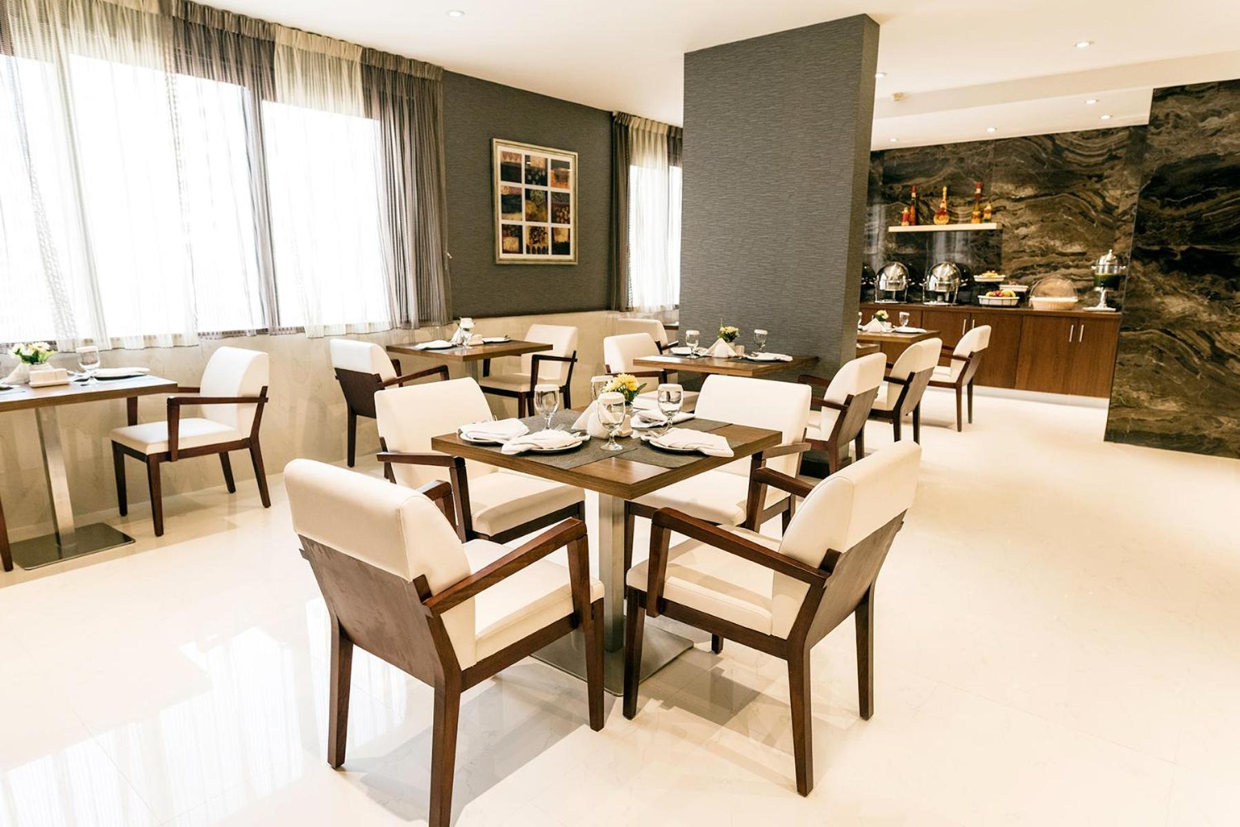 Emirates Plaza Hotel 24/27