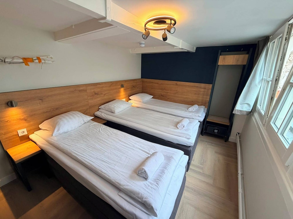 Continental Hotel 11/50