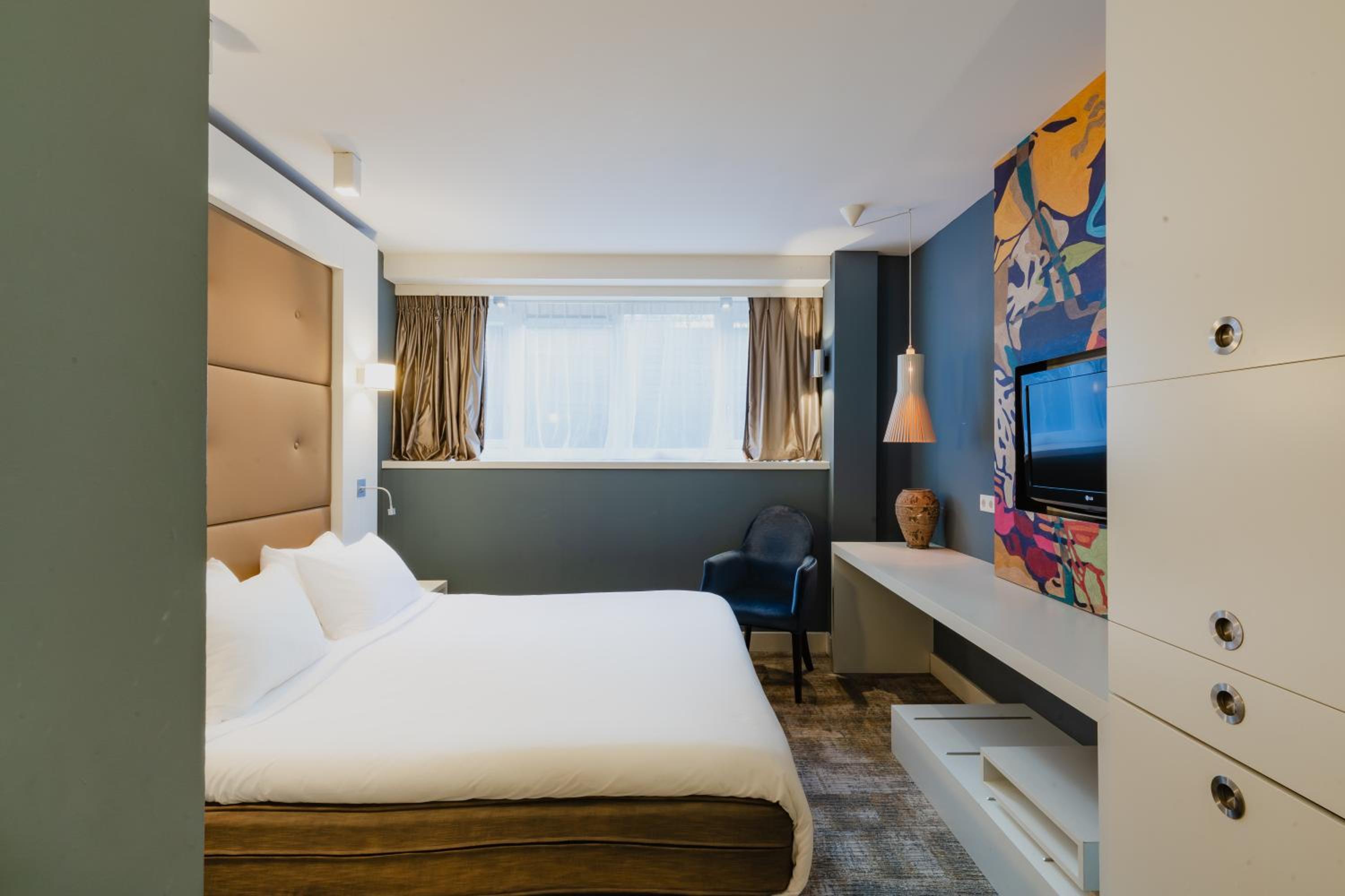 Semi Basement, Comfort, Queen Bed، Hotel JL No76 4/9