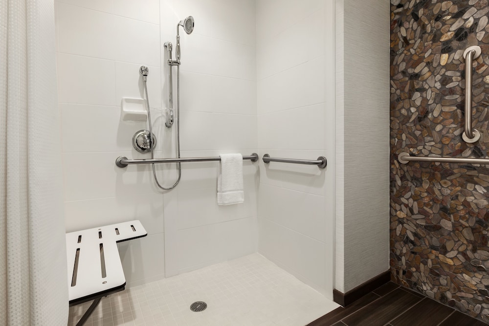 HILTON GARDEN INN CHARLOTTE SOUTHPARK 11/51