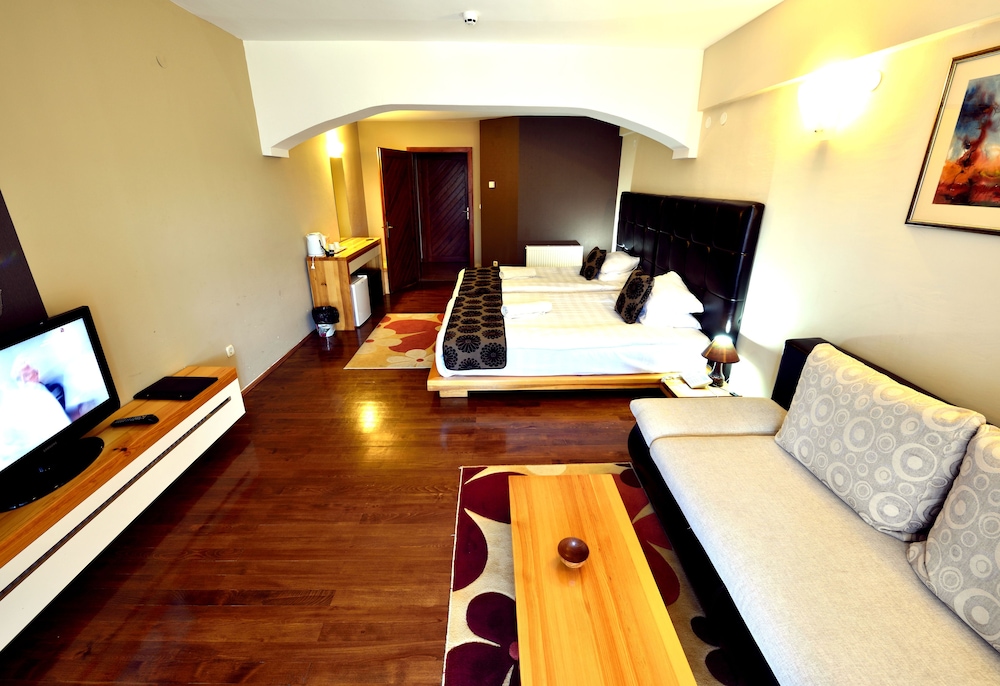 Aurora Resort Spa 56/76
