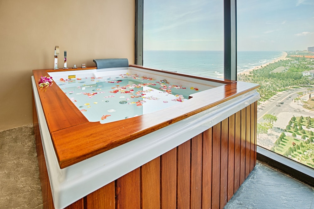 Yarra Ocean Suites Danang 30/58