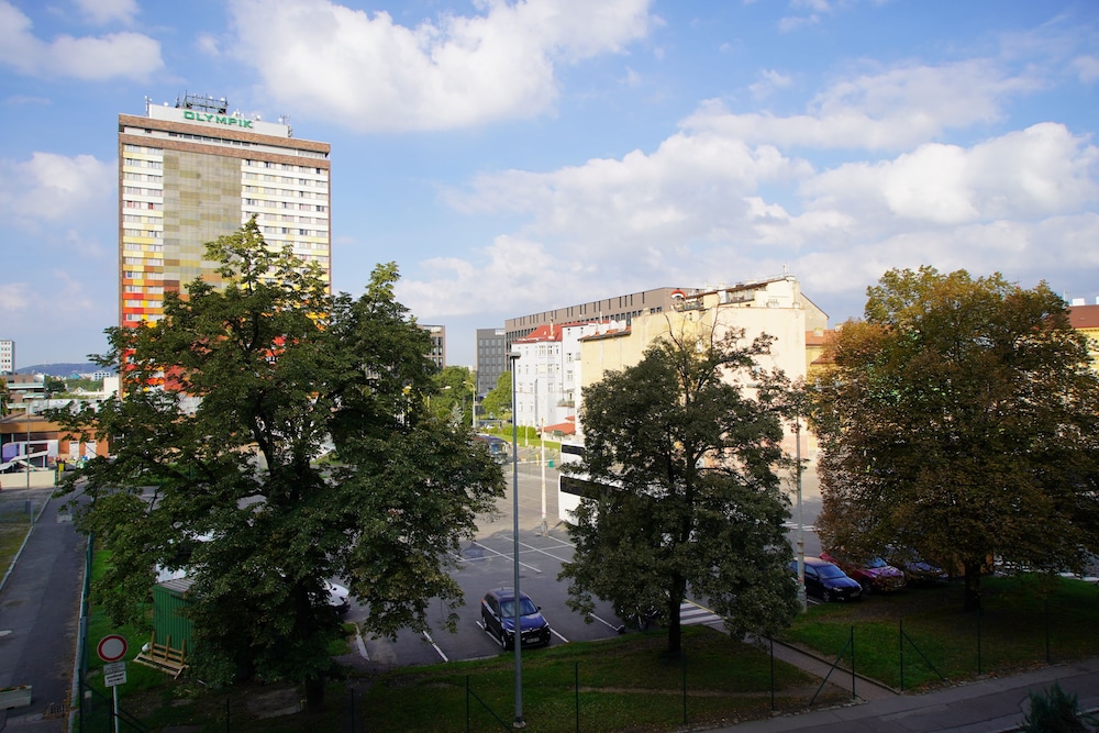Olympik Tristar Hotel 61/64
