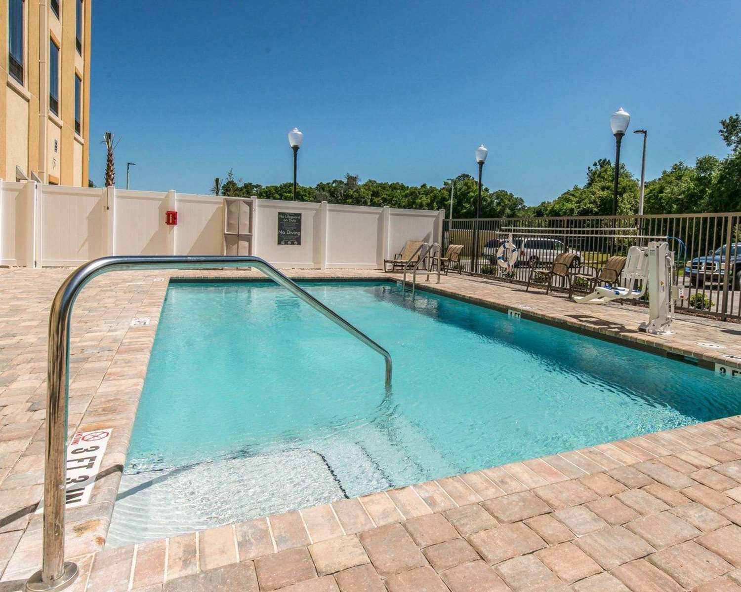 Comfort Suites Dunnellon near Rainbow Springs 21/40