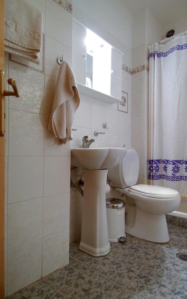Orfeas Hotel 48/48