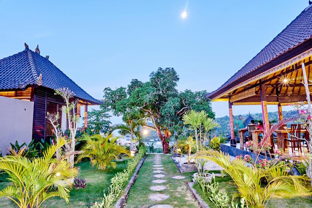 Sunrise Hut's Lembongan 3/54