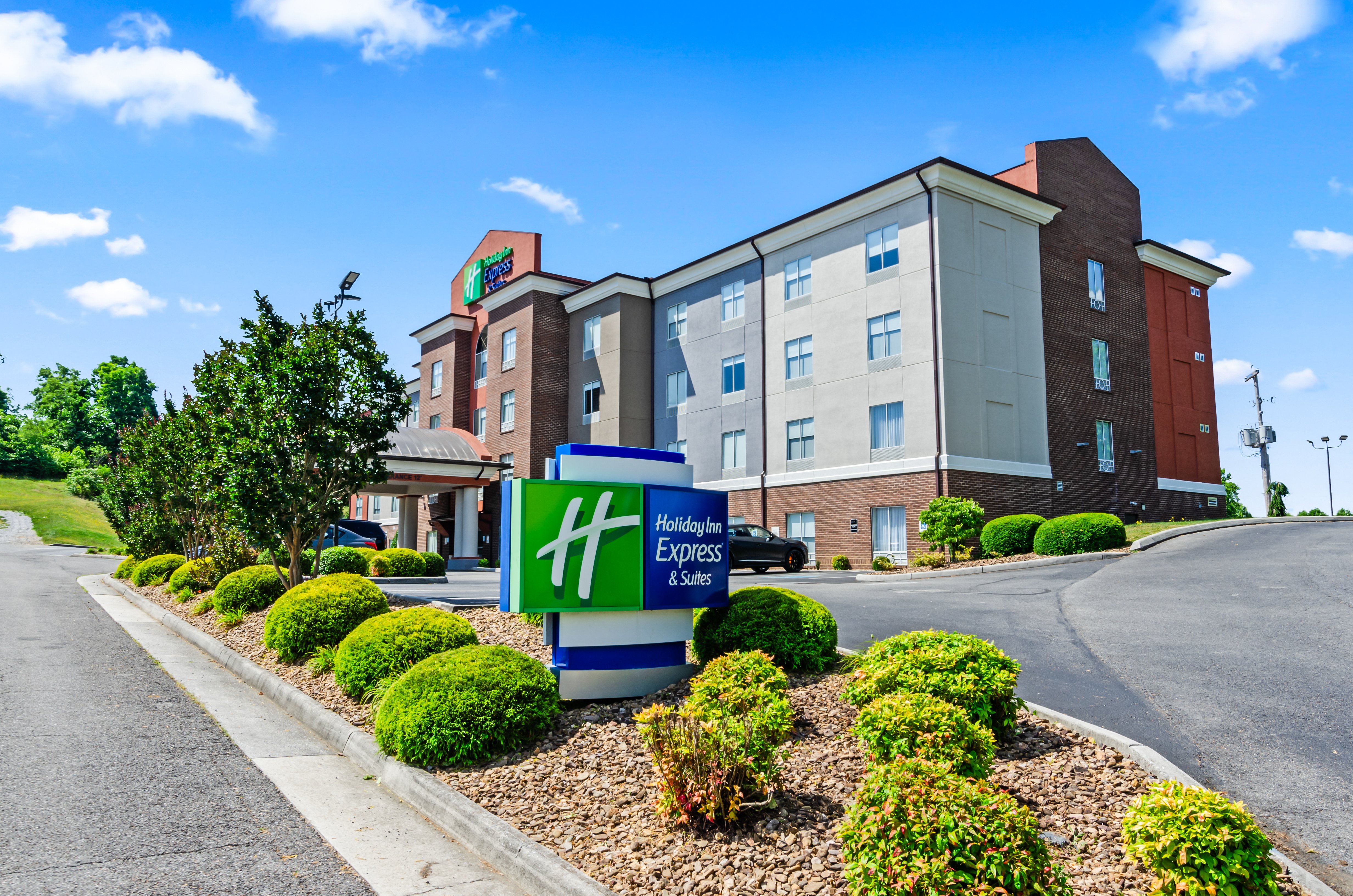 Holiday Inn Express Hotel And Suites Wytheville 70/74