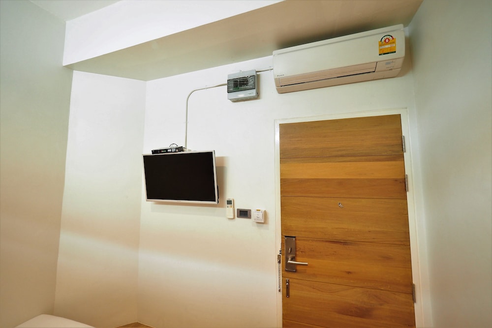 T Hostel at Victory Monument 42/46