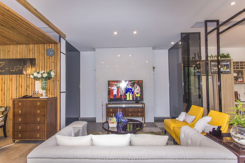 Z-Up Boutique Hotel 33/50