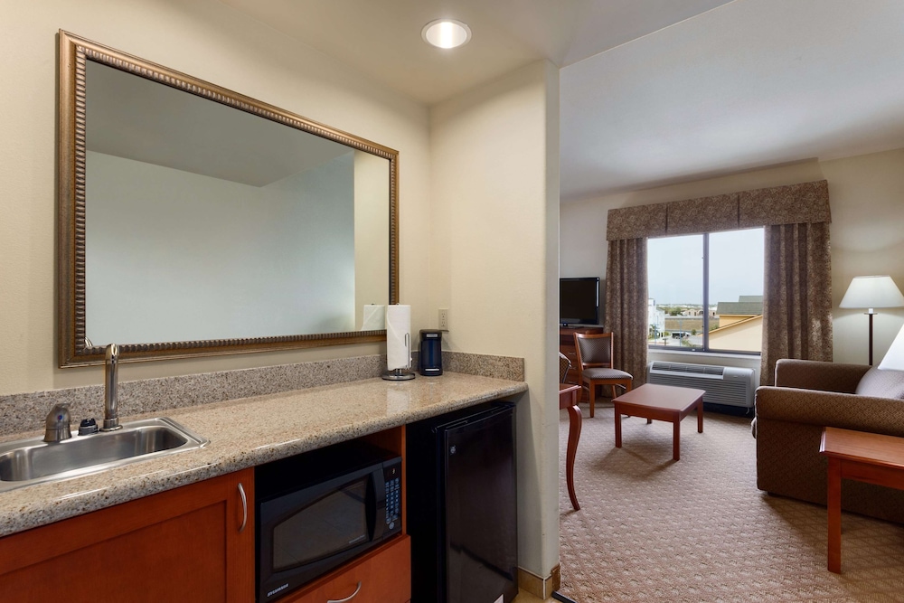 Hampton Inn & Suites Pharr, TX 30/52