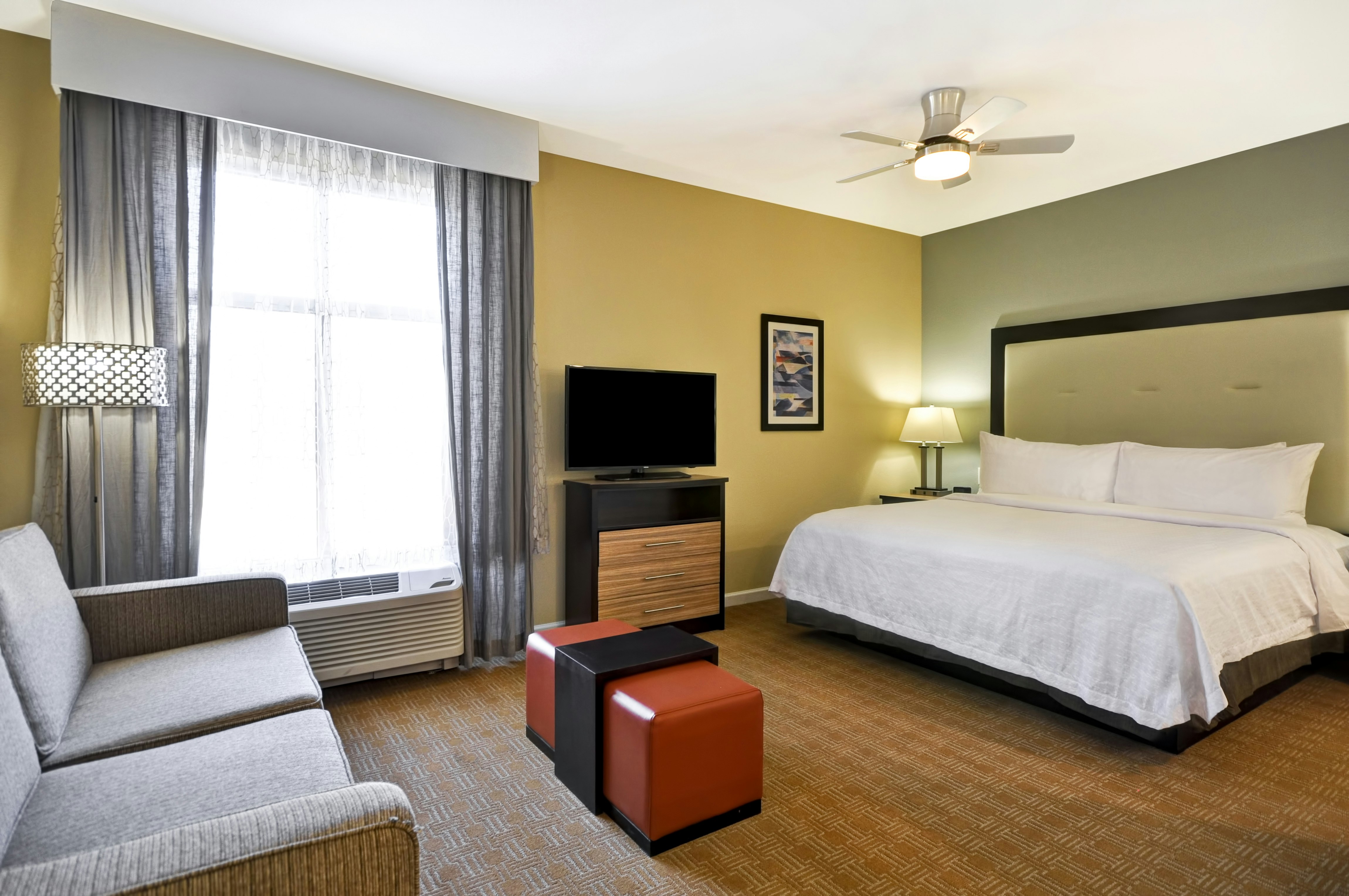 STUDIO, SUITE, KING BED
