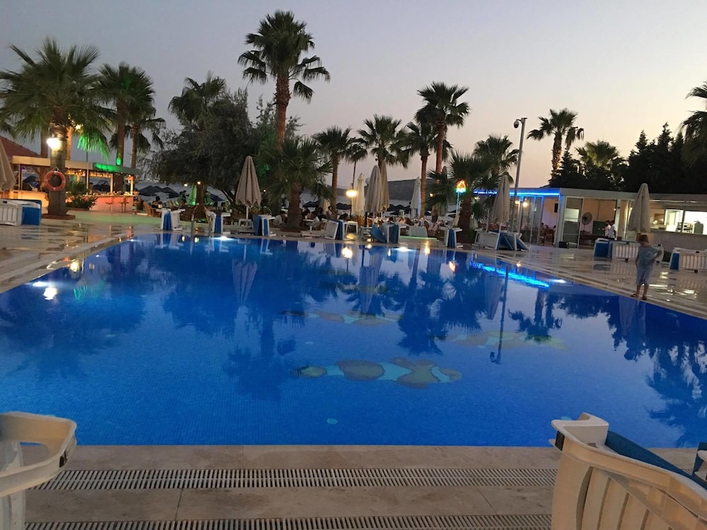 Nagi Beach Hotel 58/70