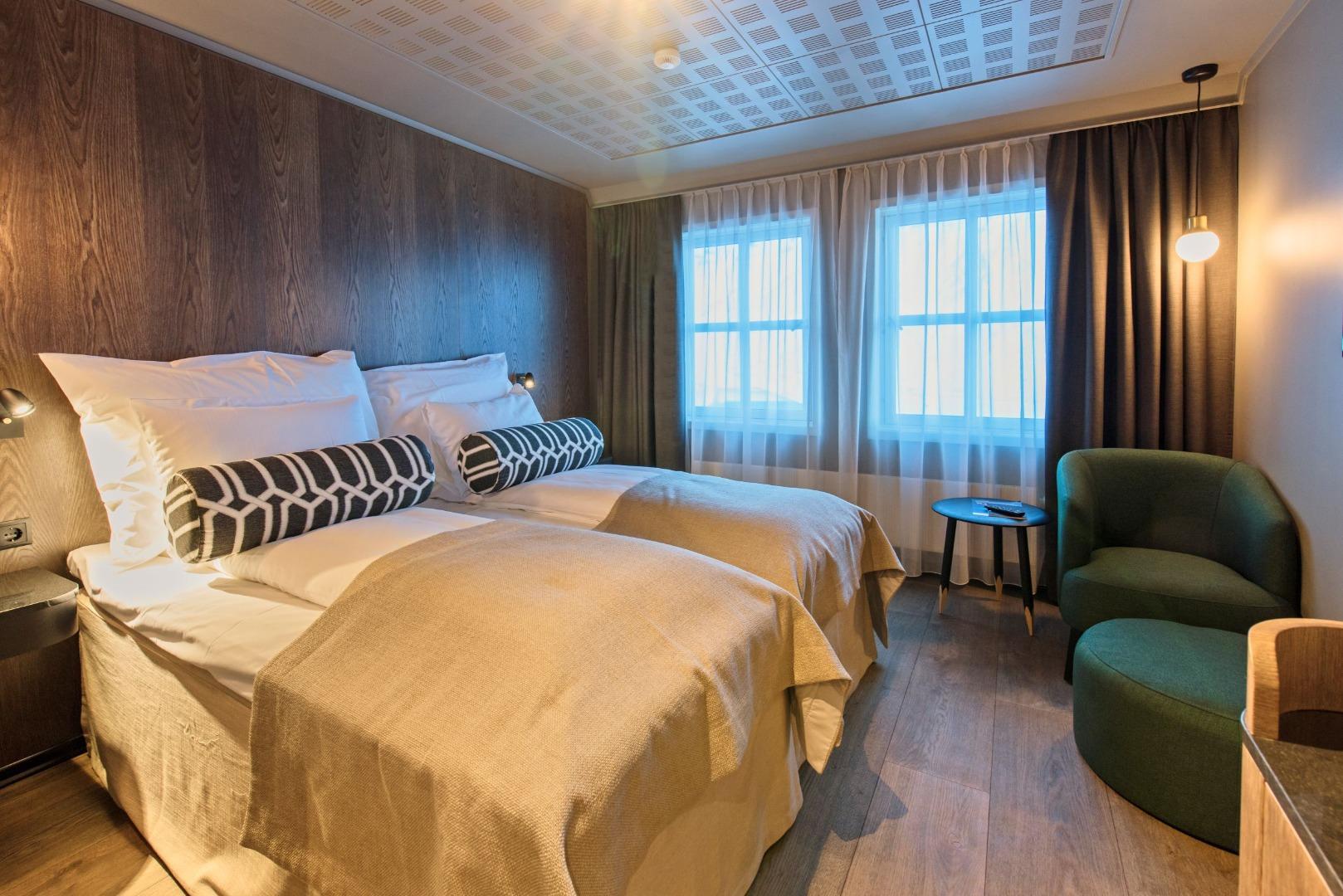 Superior, Twin Beds