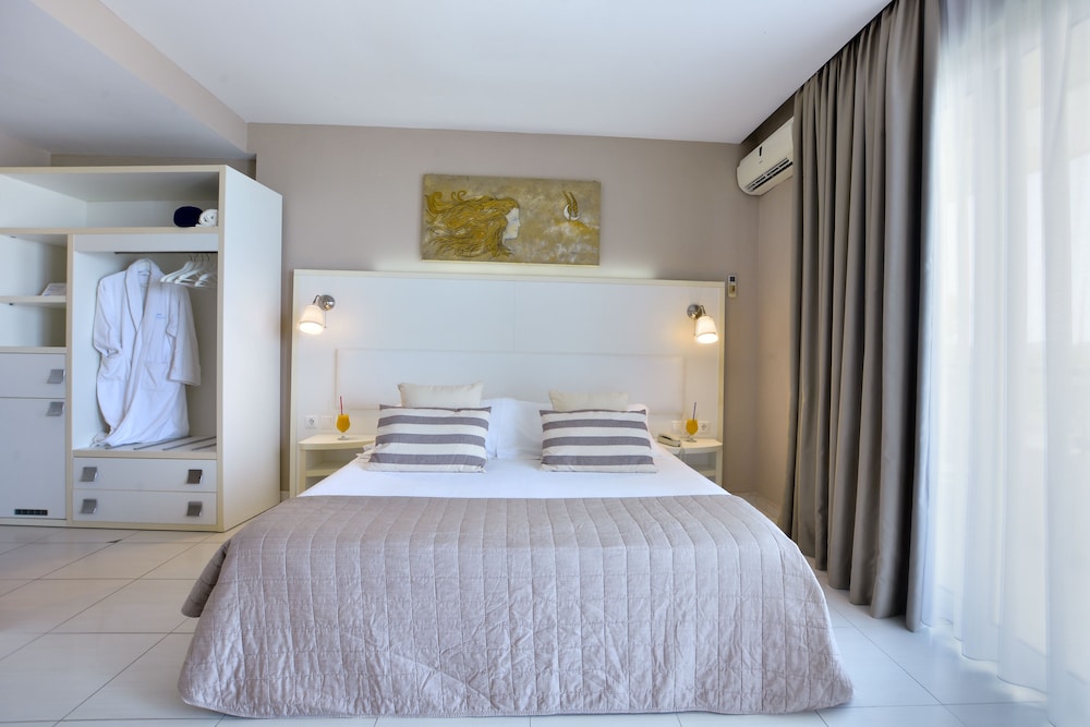STANDARD, TRIPLE, SEA VIEW