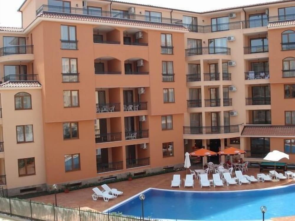 Efir Aparthotel 13/50