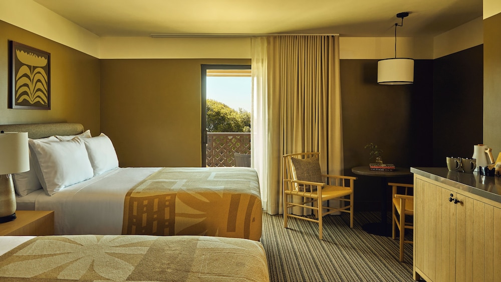 Deluxe, 2 Queen Beds, Balcony