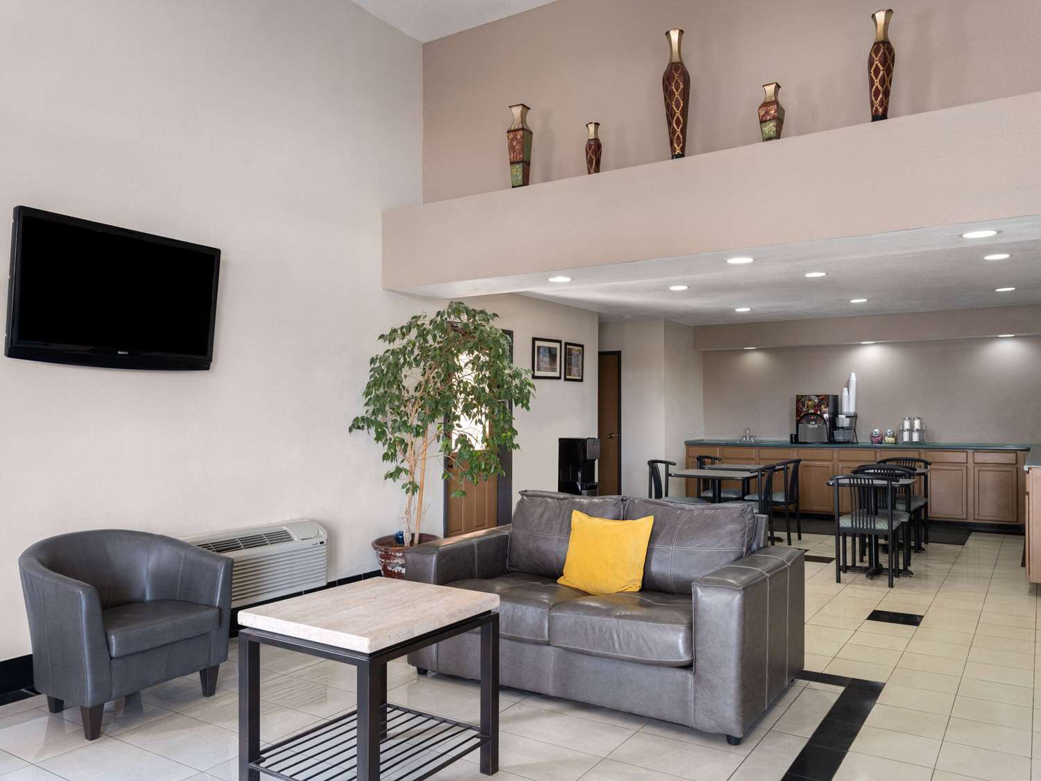 Travelodge by Wyndham Tucson AZ 27/34