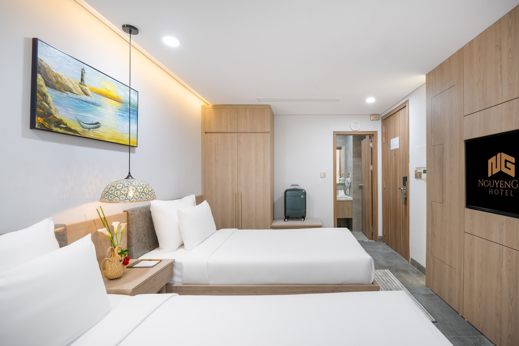Superior, Twin Beds, No Window