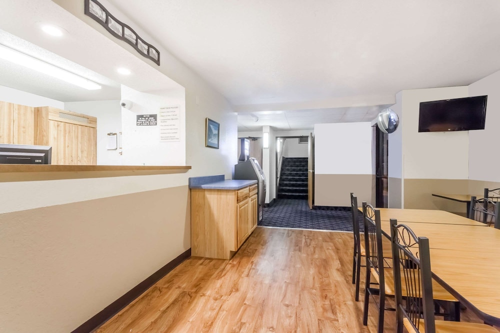 Super 8 by Wyndham Sidney NY 14/30
