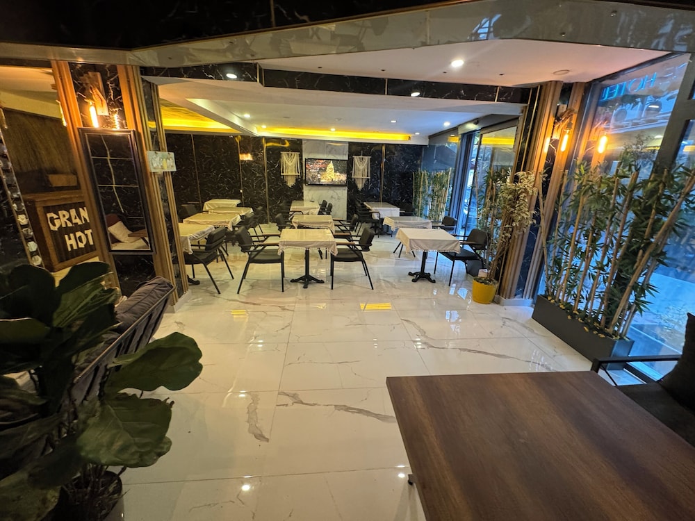 The Little Prince Hotel 32/48