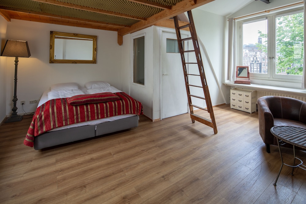 TRADITIONAL, APARTMENT, ANNEX