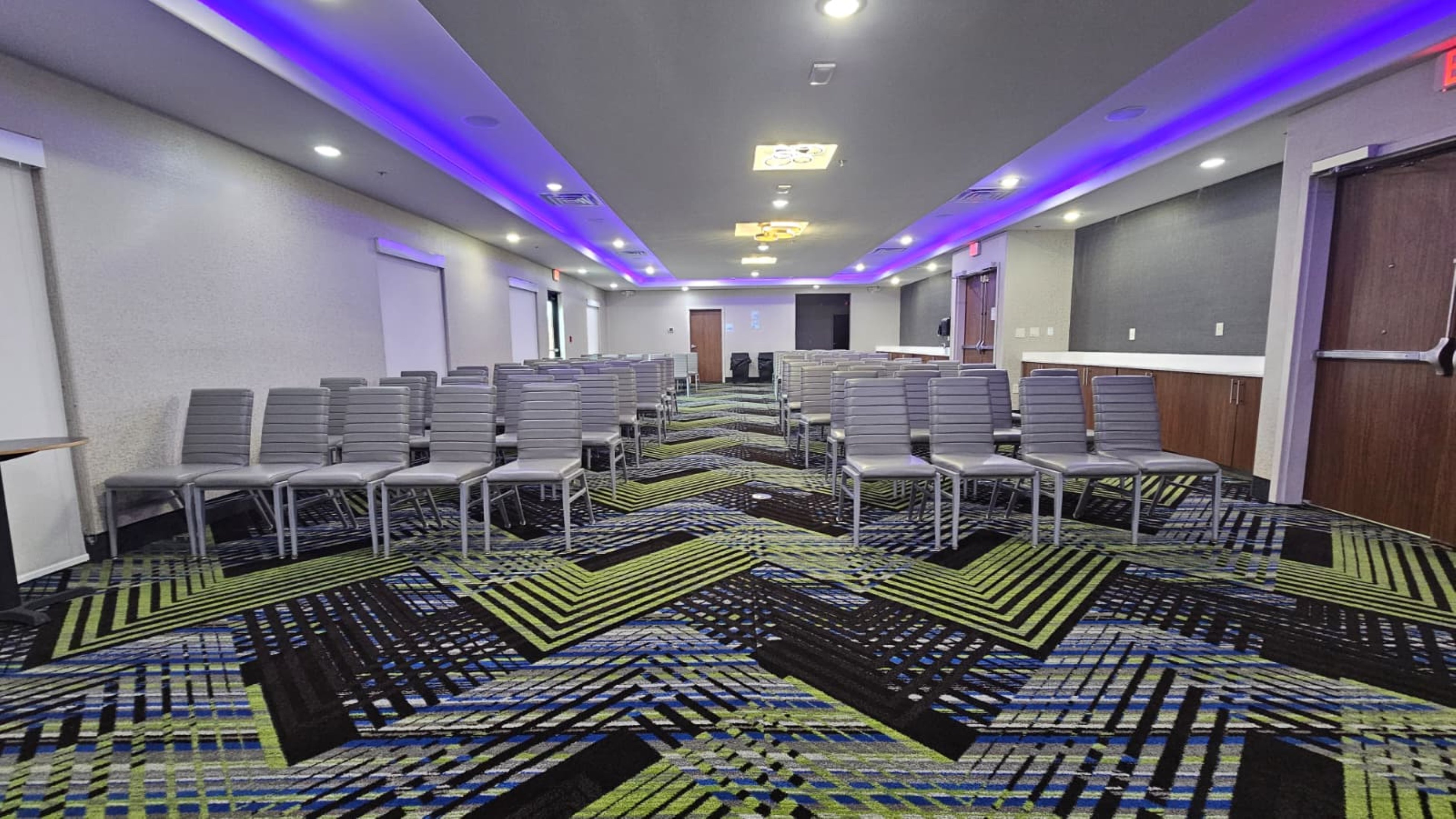 Holiday Inn Express Oak Grove 40/48