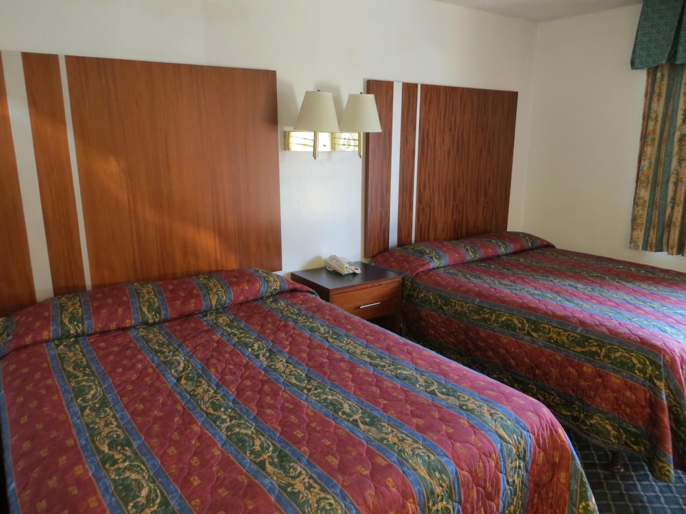 Riverside Inn & Suites 27/56