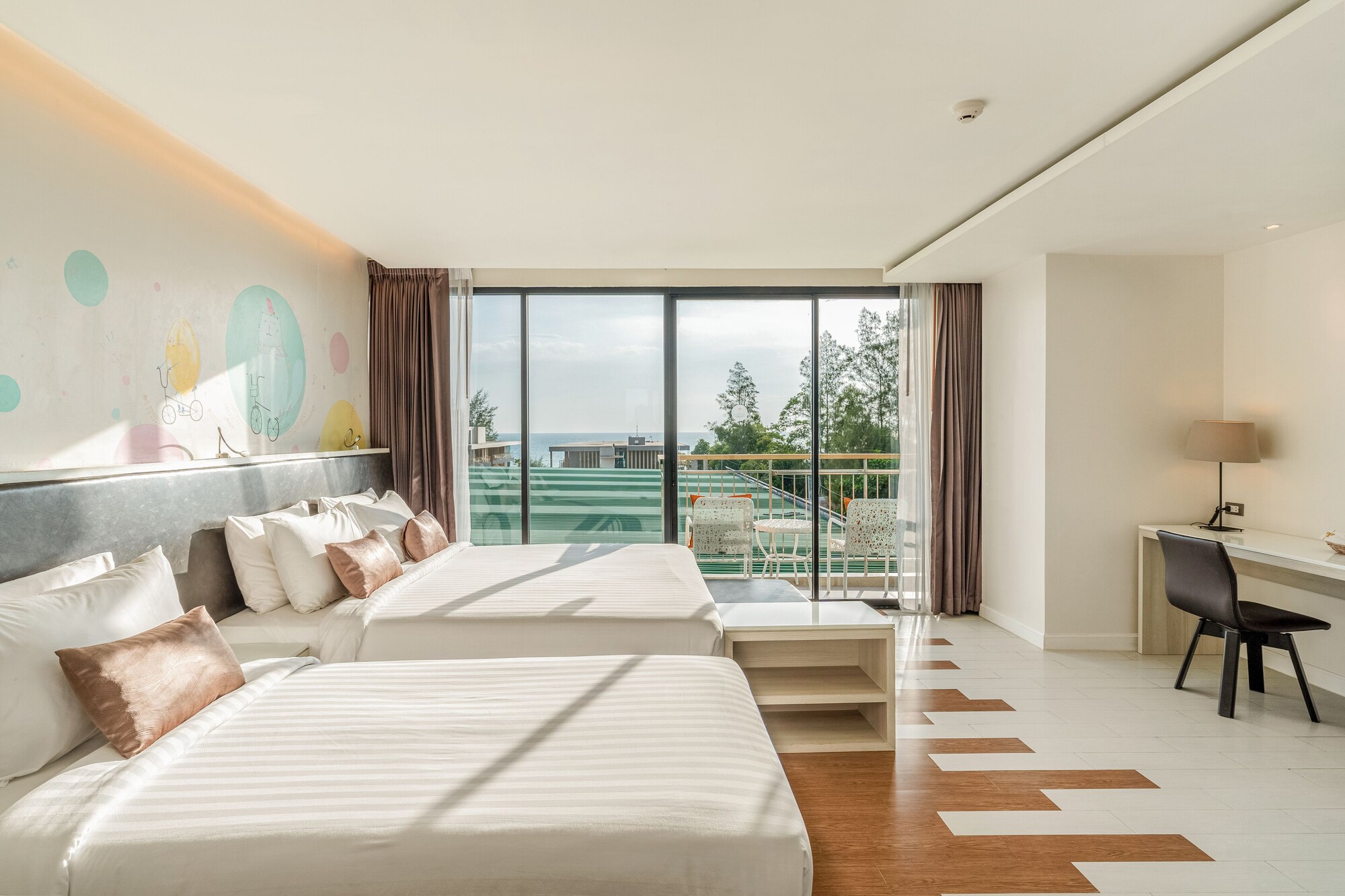 Family, 1 Queen and 1 Single Bed, Middle Floor
