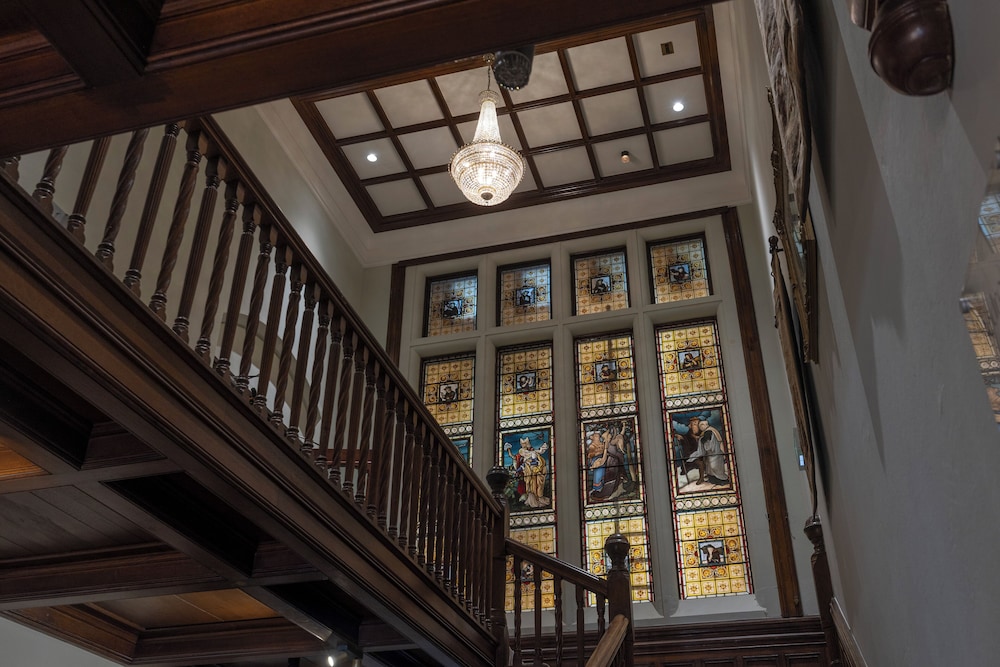 Newton Park Country House Hotel in BURTON UPON TRENT