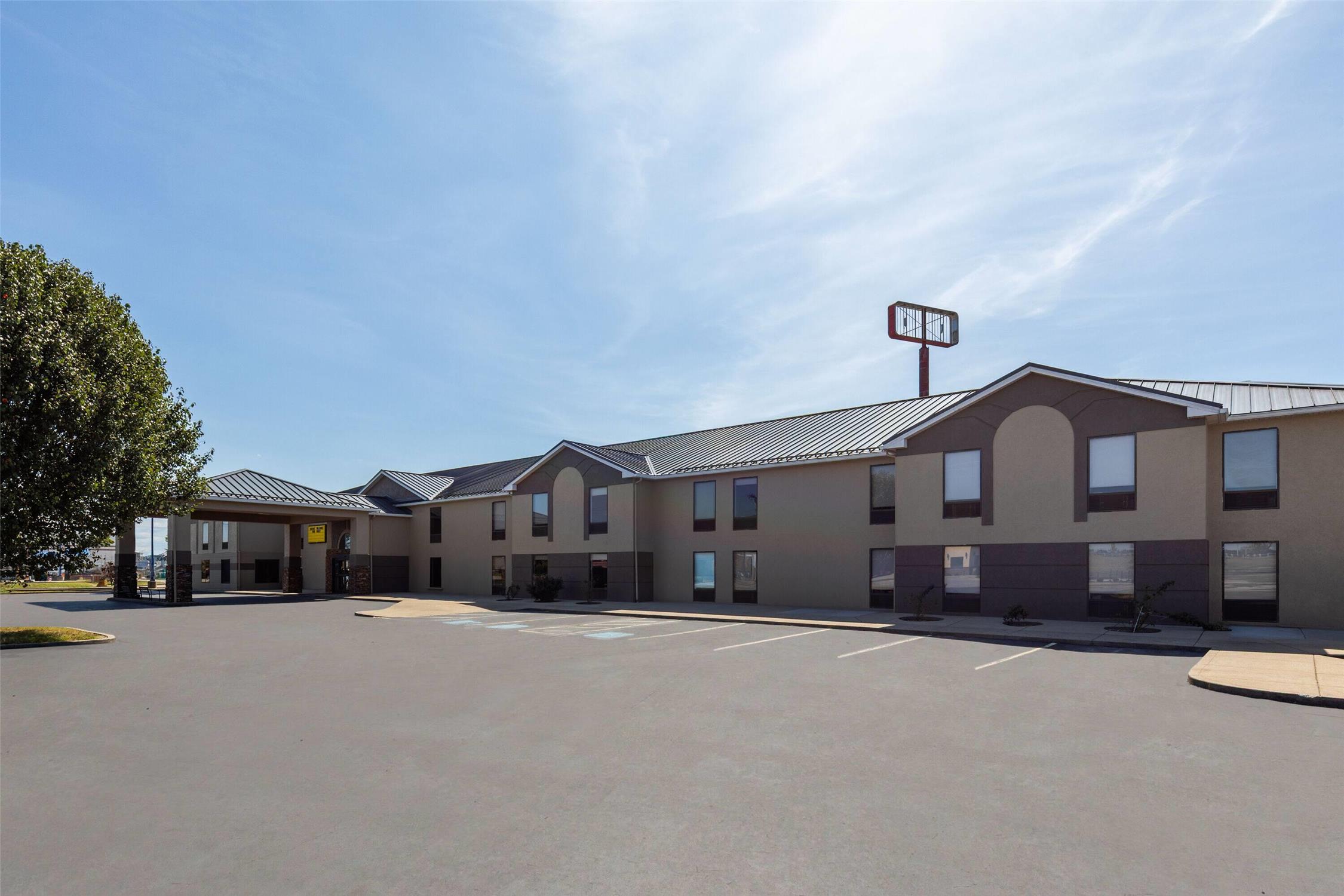 Super 8 by Wyndham Shepherdsville / Louisville South I65 24/32